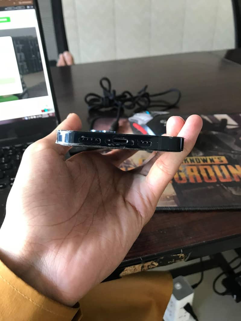 Apple iPhone 13 2