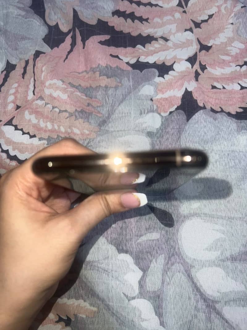 Apple iPhone 11 Pro Max 1