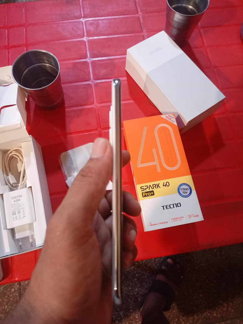 techno spark 40 pro Plus 8
