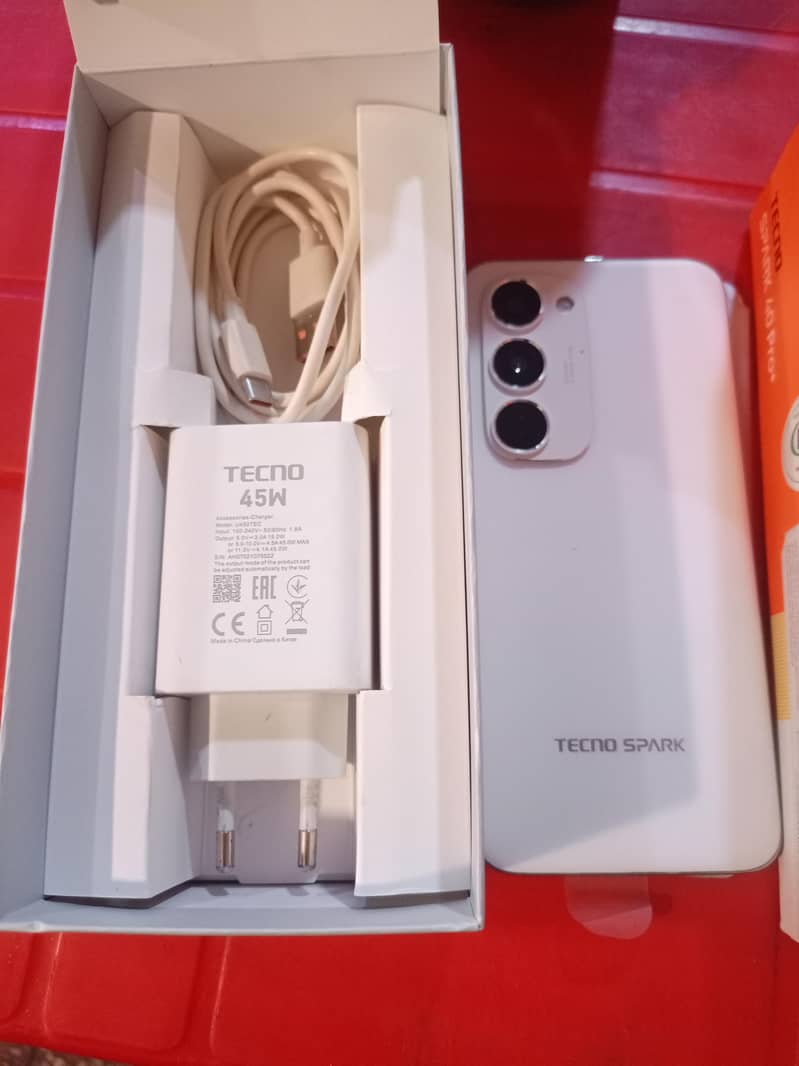 techno spark 40 pro Plus 16