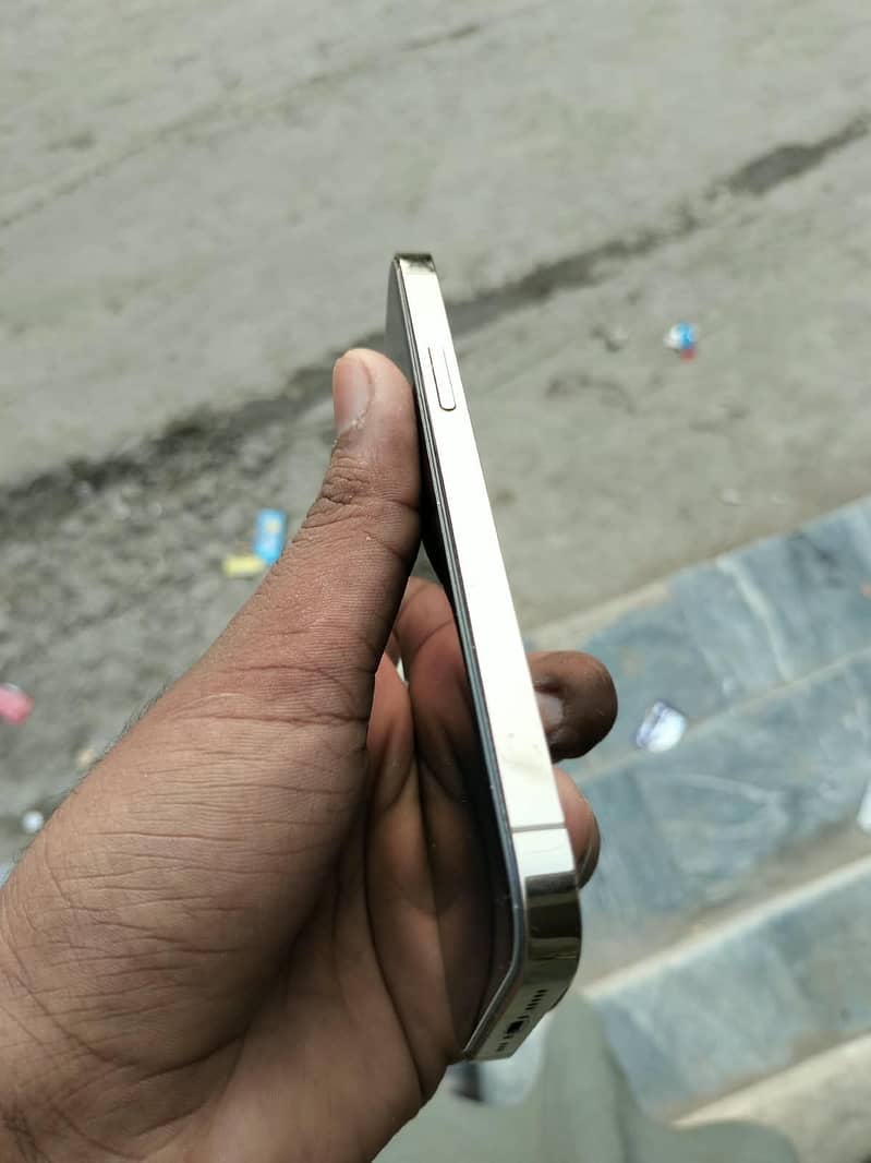 Apple iPhone 12 Pro 1