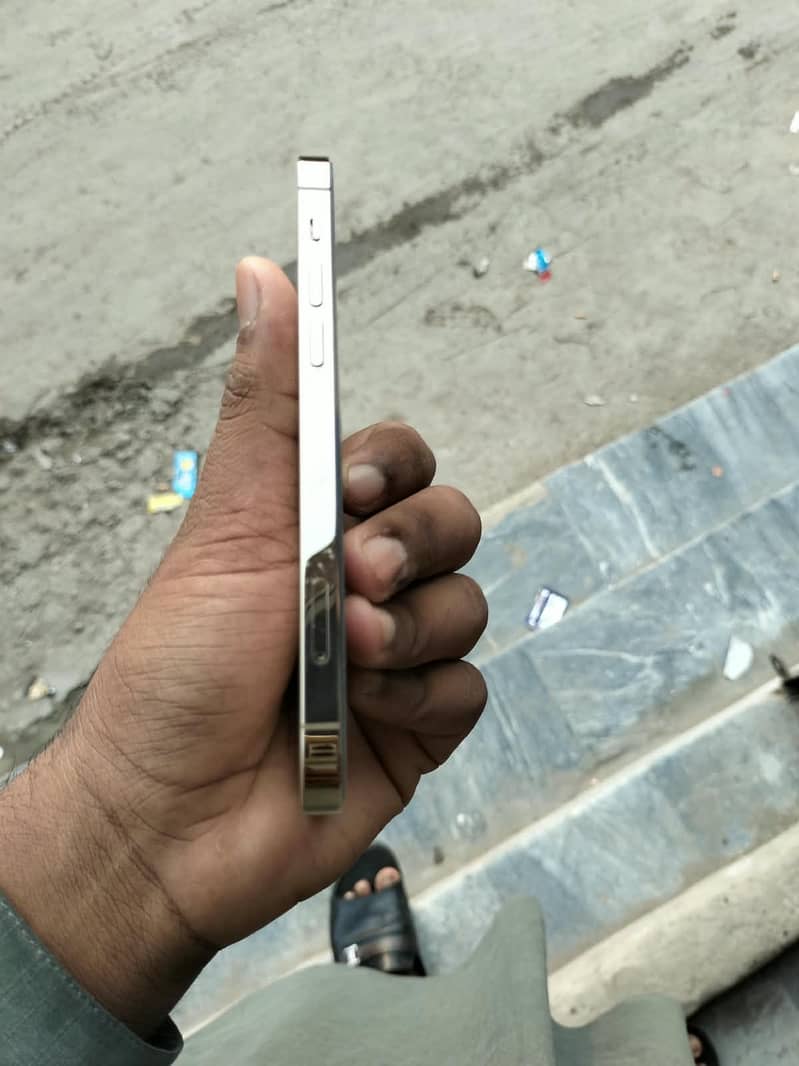 Apple iPhone 12 Pro 3