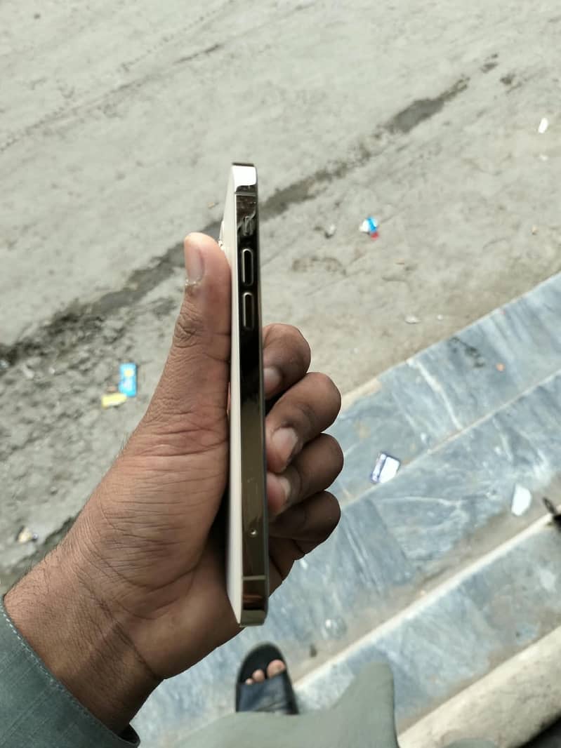 Apple iPhone 12 Pro 4