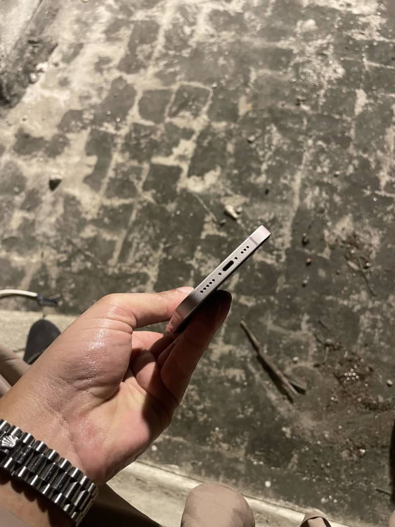 Apple iPhone 13 4