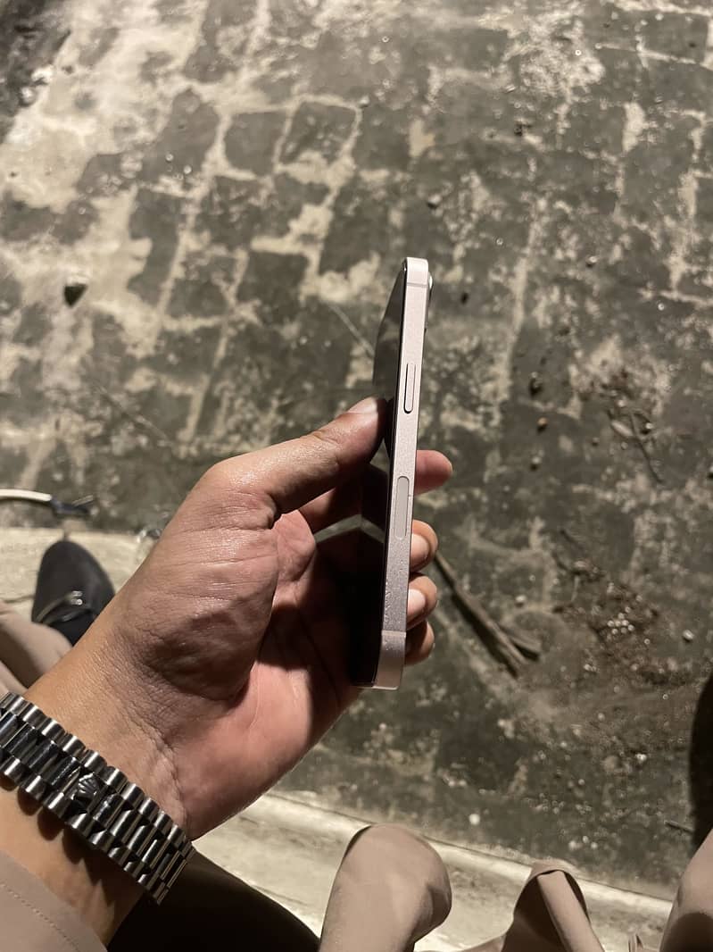 Apple iPhone 13 6