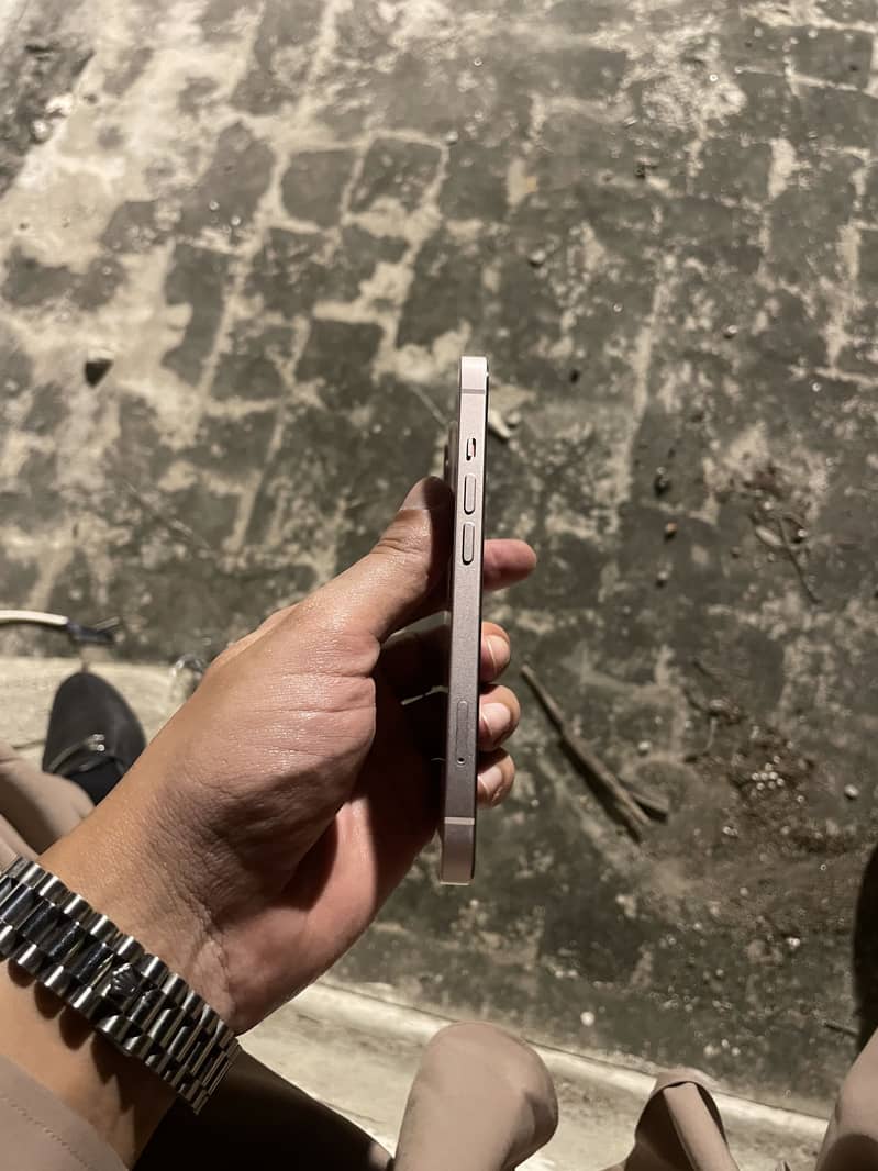 Apple iPhone 13 7