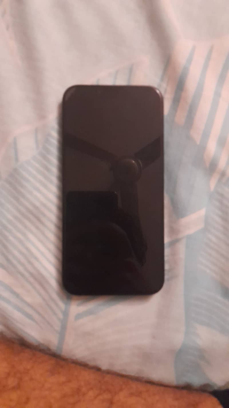 Apple iPhone 16e 0