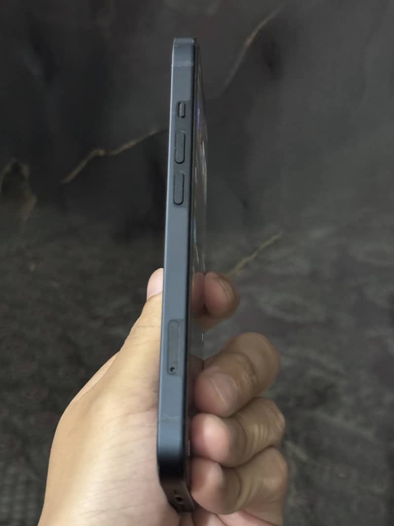 Apple iPhone 13 2