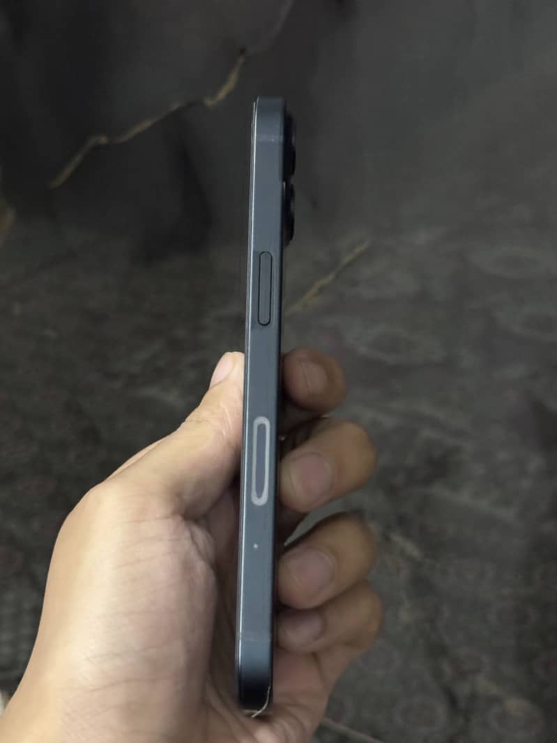 Apple iPhone 13 6
