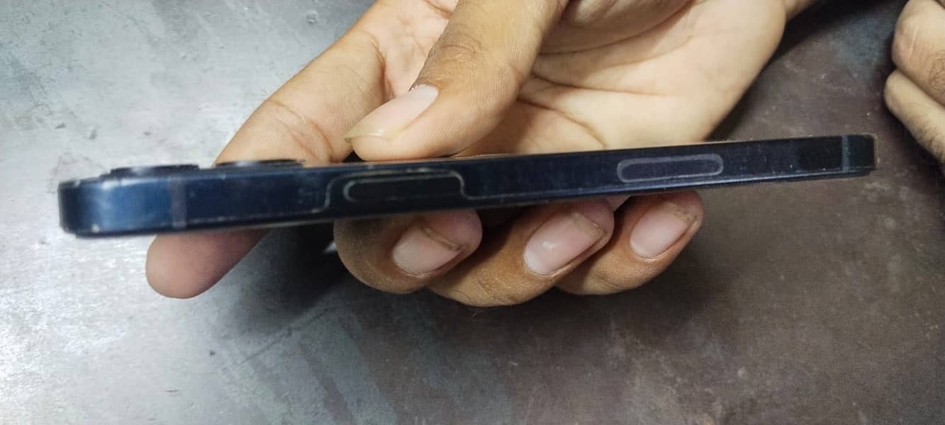 Apple iPhone 12 1
