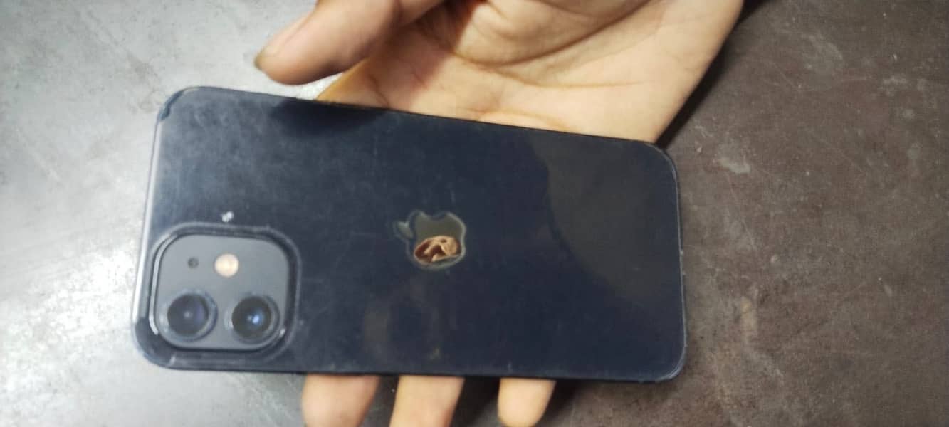 Apple iPhone 12 4