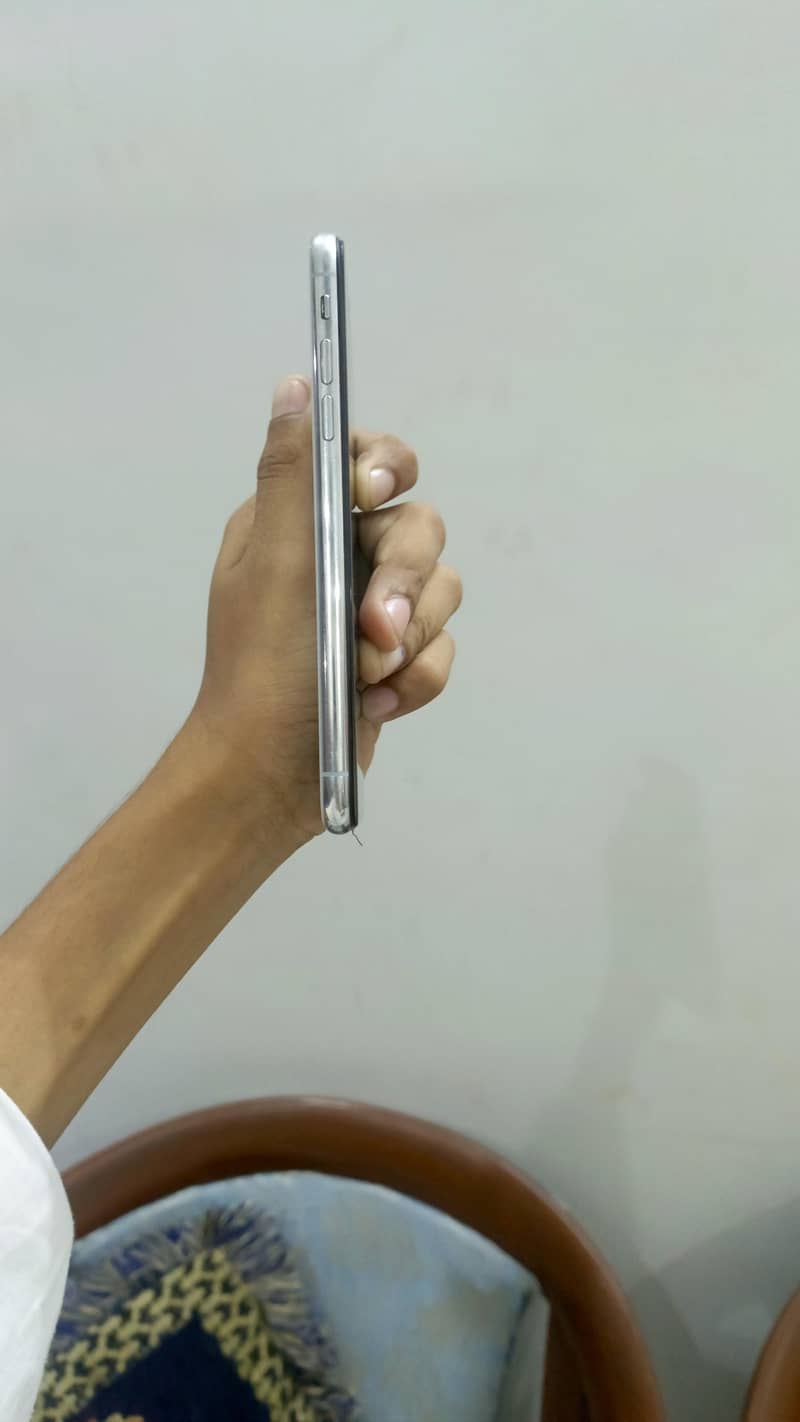 Apple iPhone X 3
