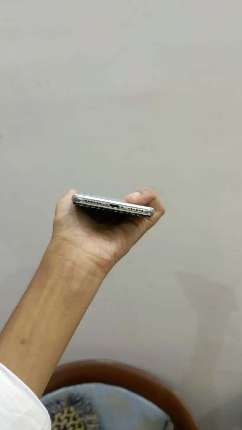 Apple iPhone X 4