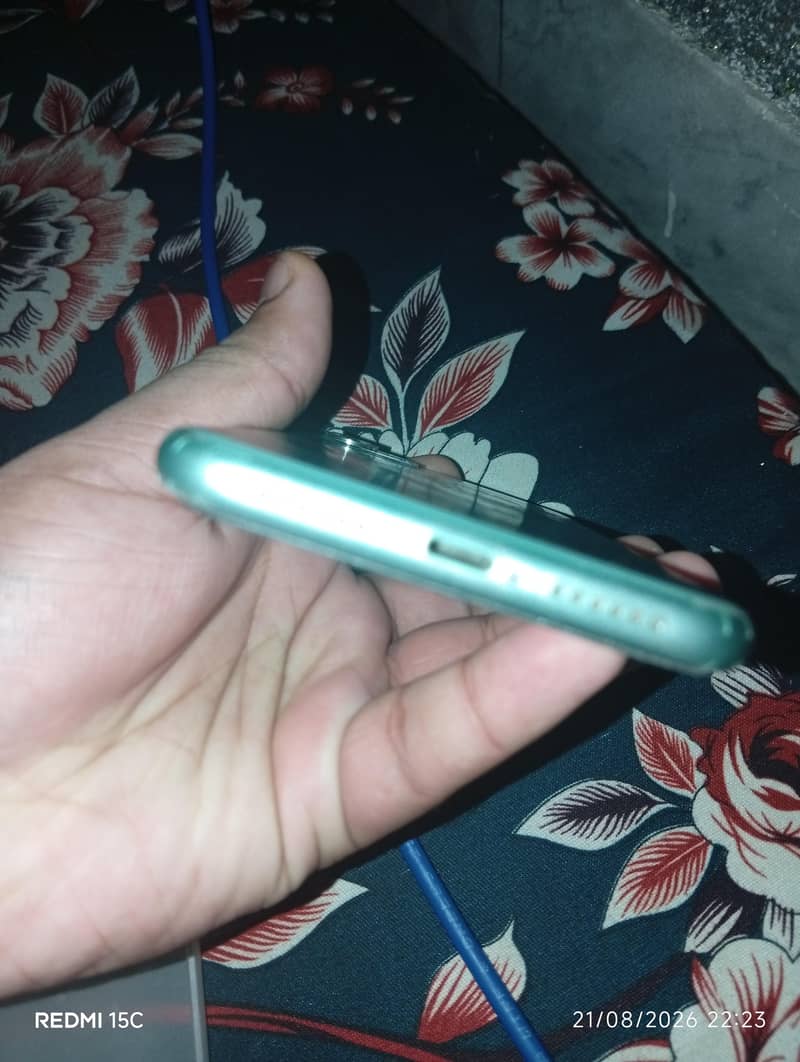Apple iPhone 11 3