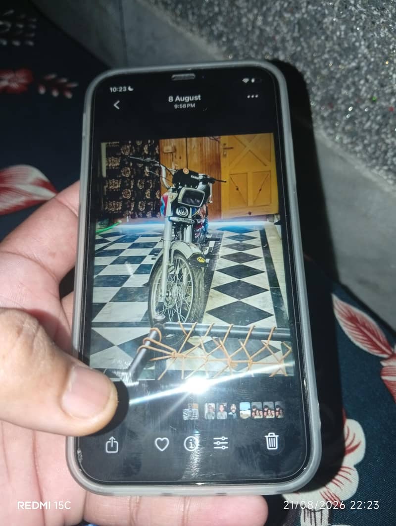 Apple iPhone 11 4