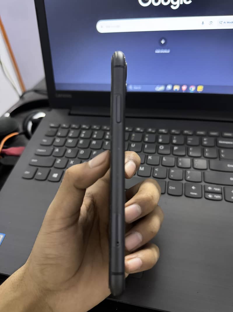 Apple iPhone 11 7