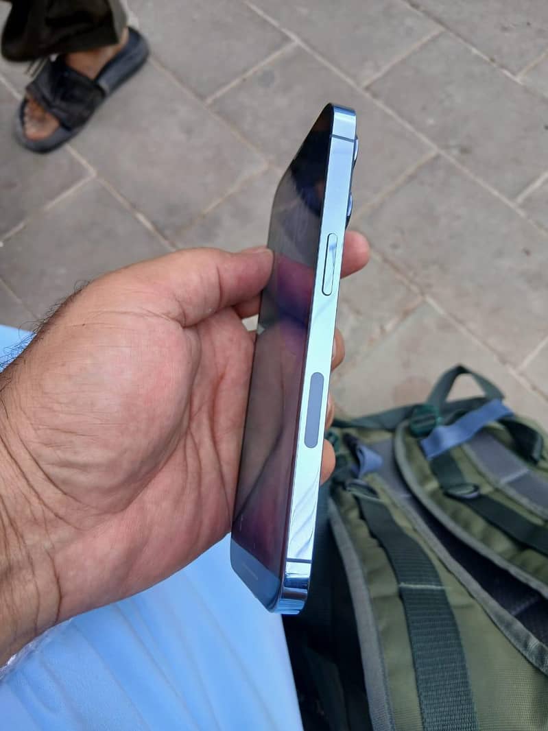 Apple iPhone 13 Pro 2