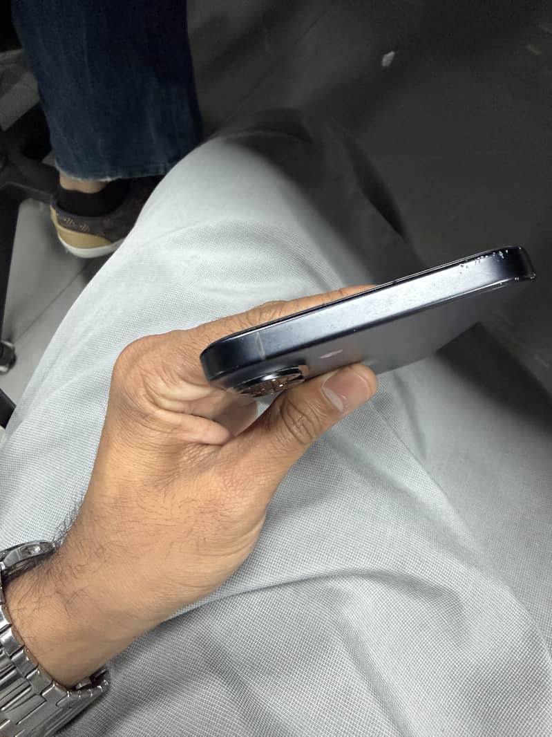 Apple iPhone 16 Plus JV 1