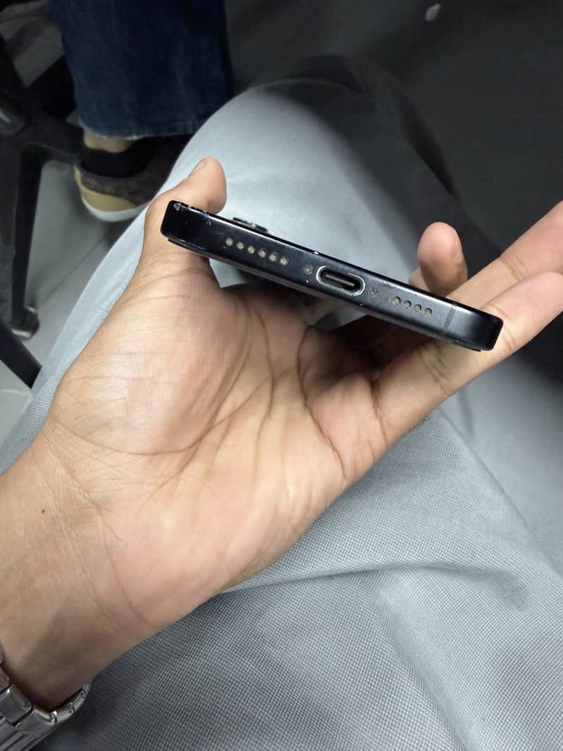 Apple iPhone 16 Plus JV 3