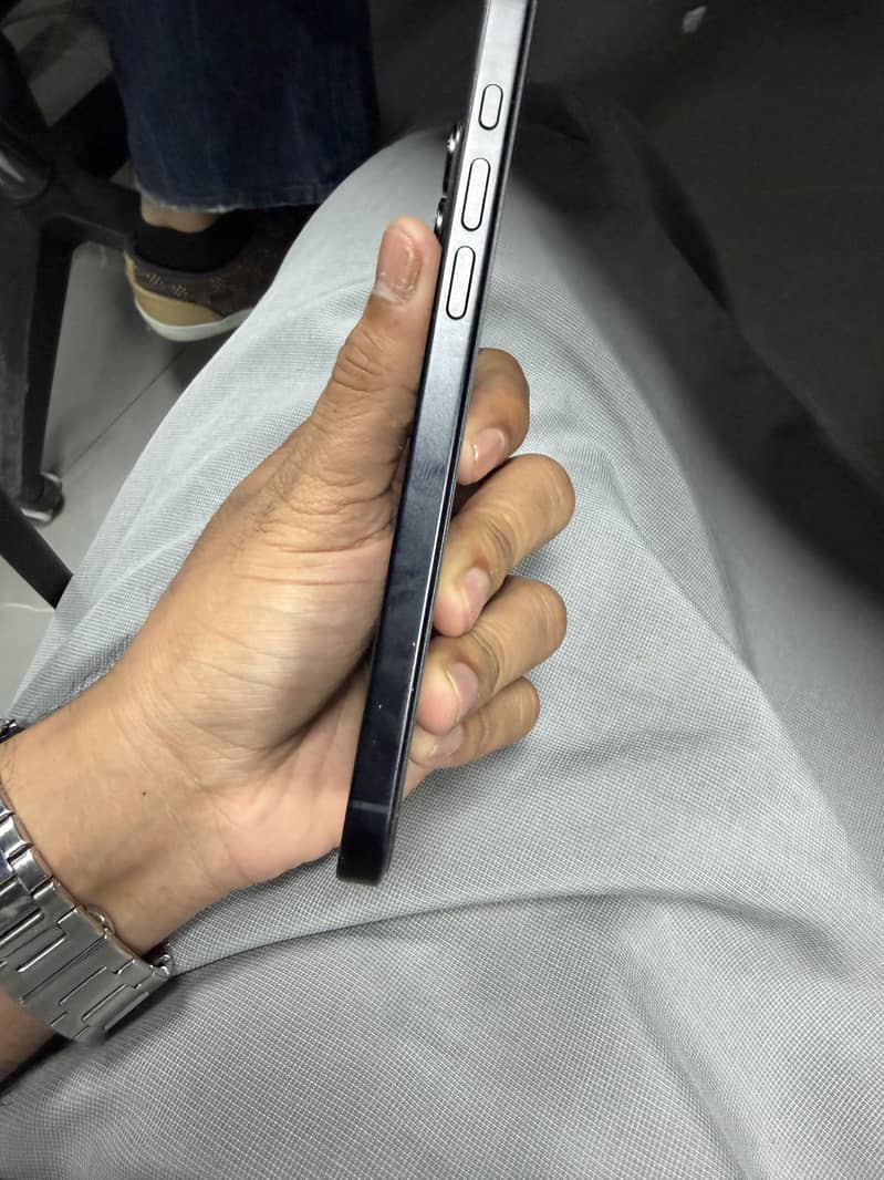 Apple iPhone 16 Plus JV 4