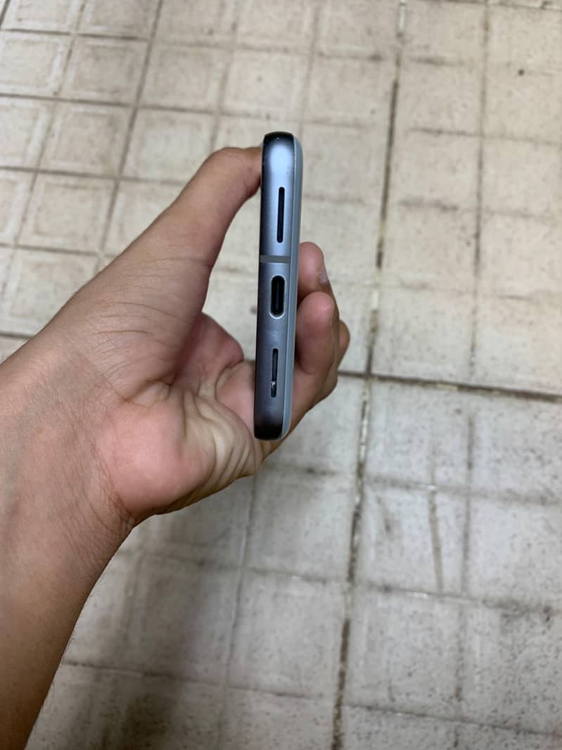 Google Pixel 8 4