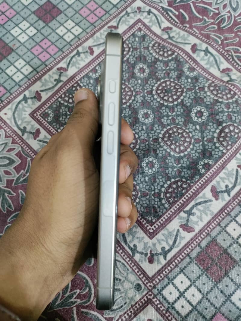 Apple iPhone 15 Pro 2
