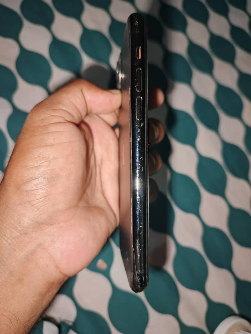 Apple iPhone 11 Pro 2
