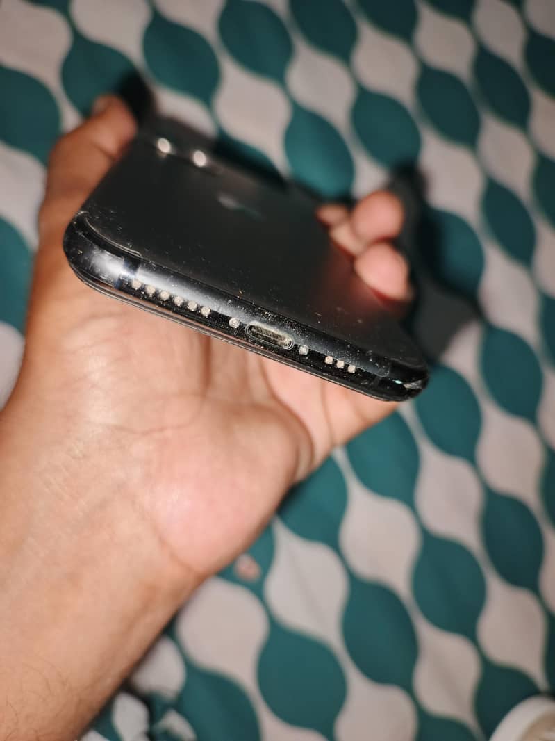 Apple iPhone 11 Pro 4