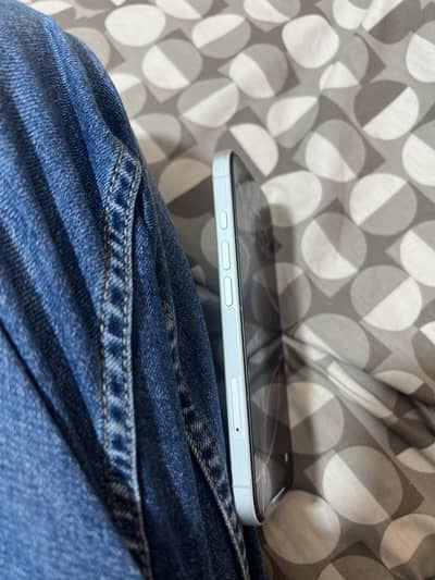Apple iPhone 16