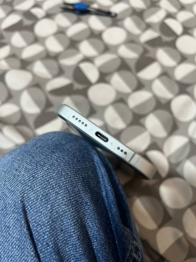 Apple iPhone 16 2