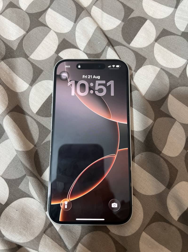 Apple iPhone 16 3