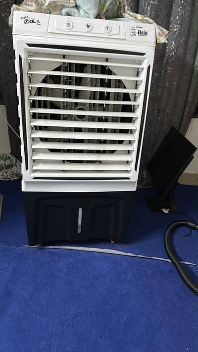Ac cooler 2.5 month used and table 1 month used for sale