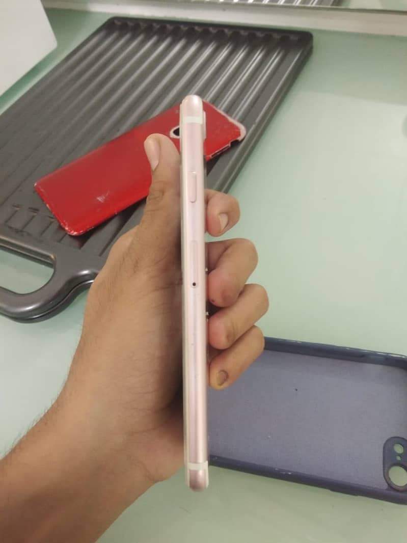 Apple iPhone 7 0