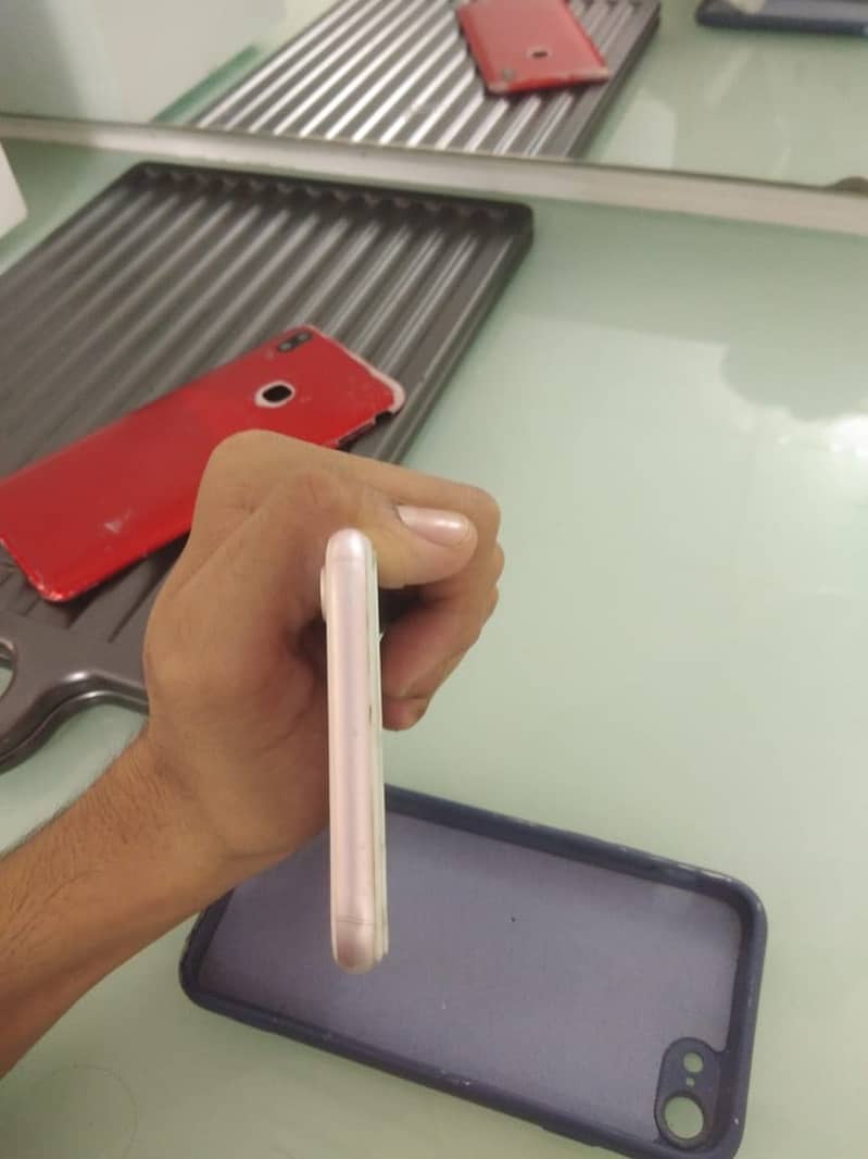 Apple iPhone 7 1