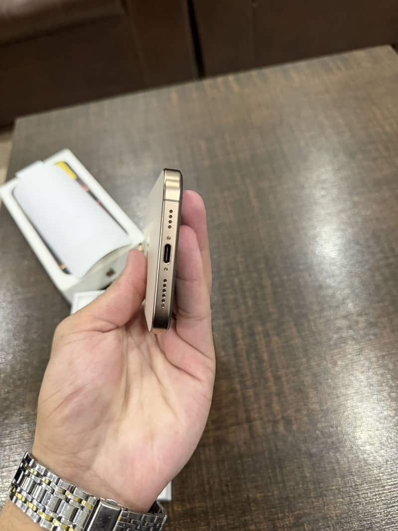 Apple iPhone 16 Pro Max 5