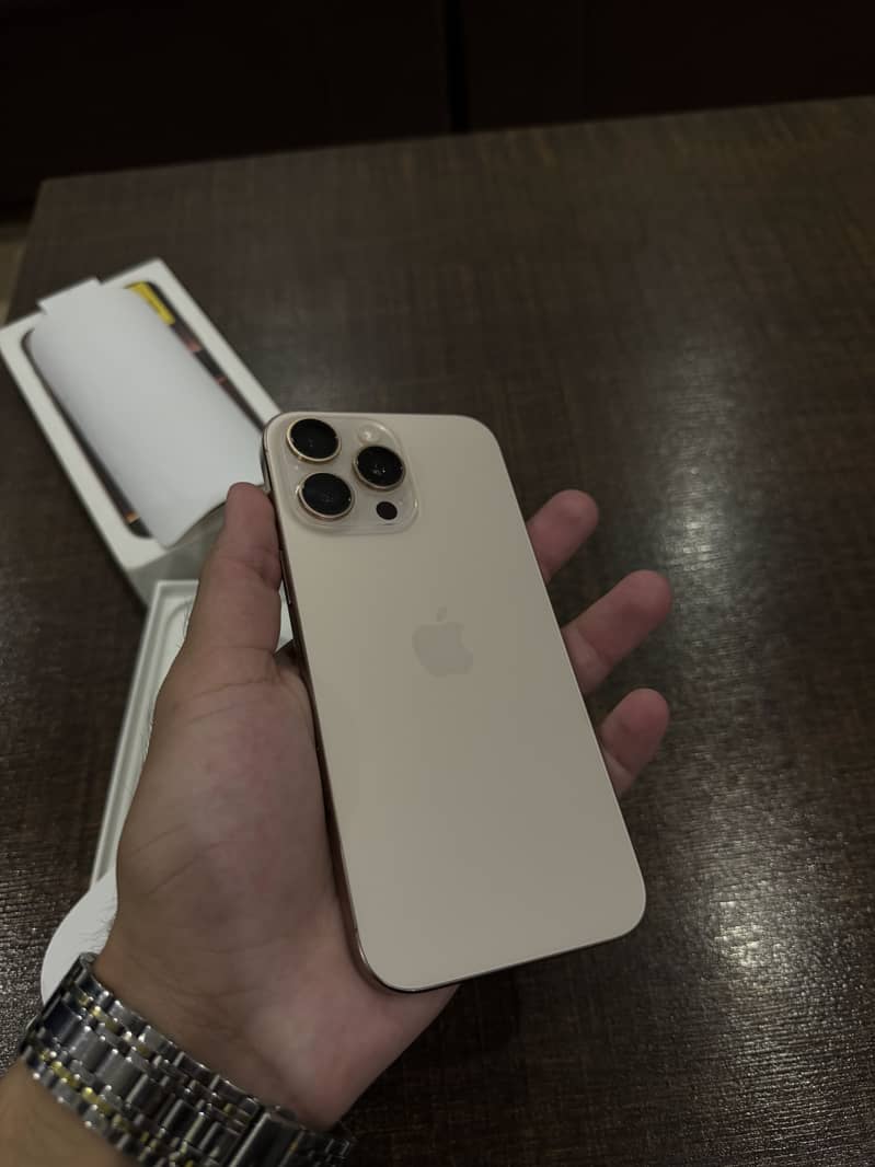 Apple iPhone 16 Pro Max 7