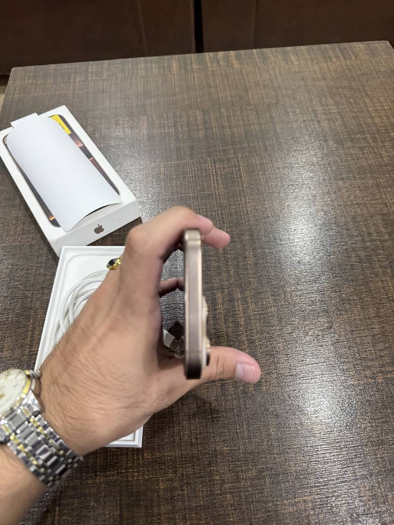 Apple iPhone 16 Pro Max 8