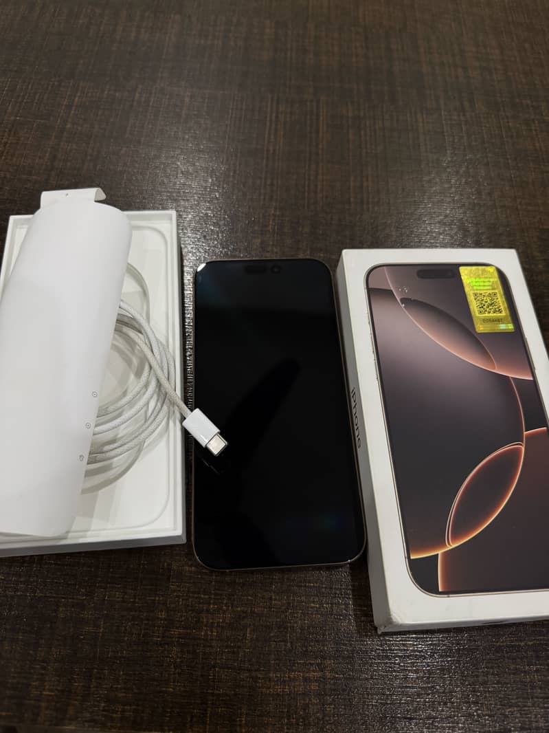 Apple iPhone 16 Pro Max 12