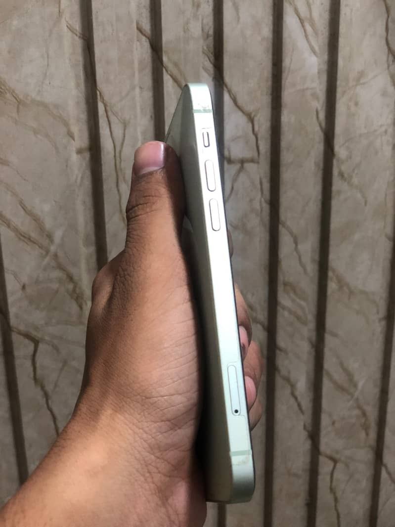 Apple iPhone 12 2