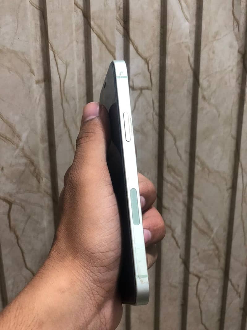 Apple iPhone 12 4