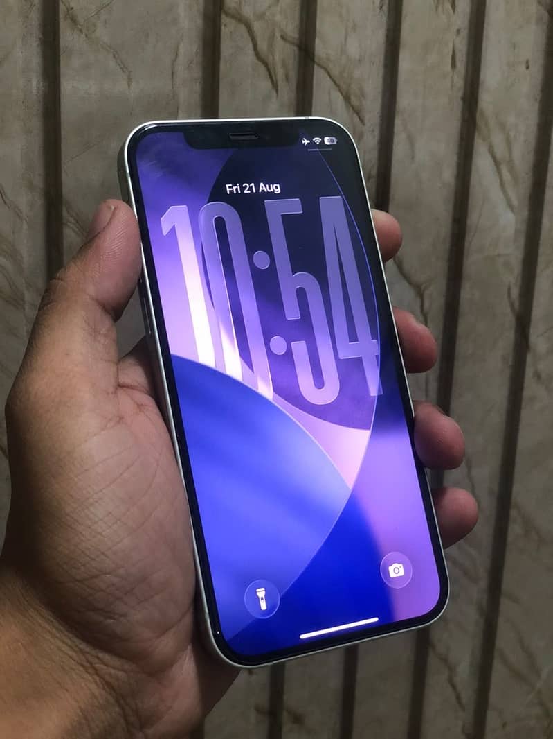 Apple iPhone 12 6