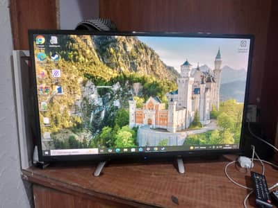 32 inch led with box HDMI USB VGA sported