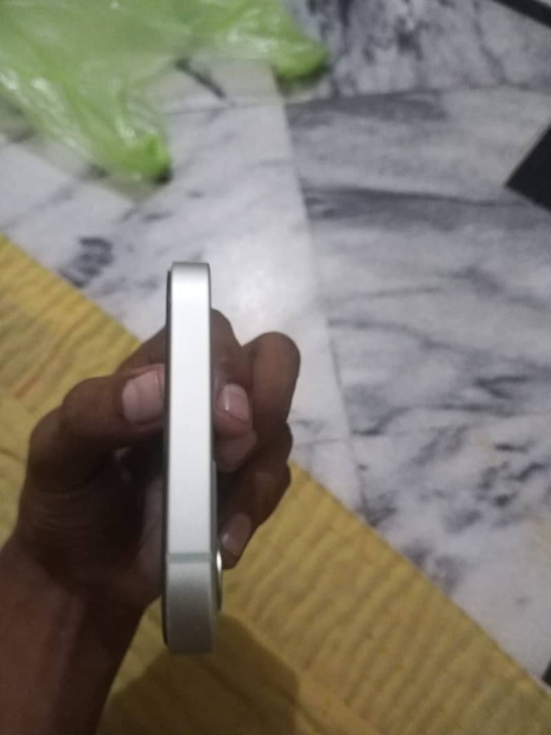 Apple iPhone 12 4