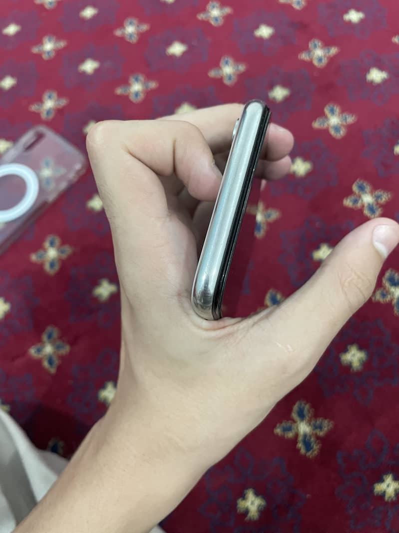 Apple iPhone X 3