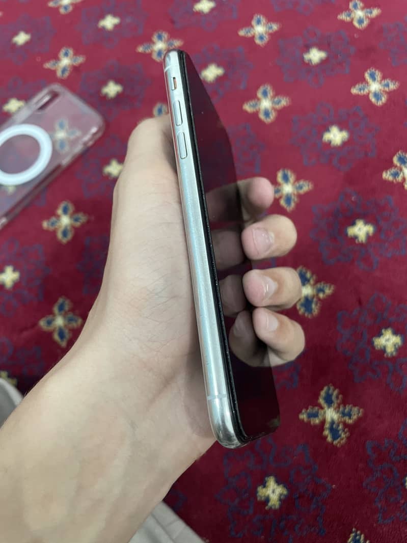 Apple iPhone X 4