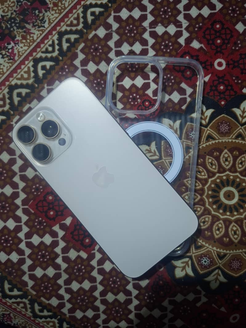 Apple iPhone 16 Pro Max 0