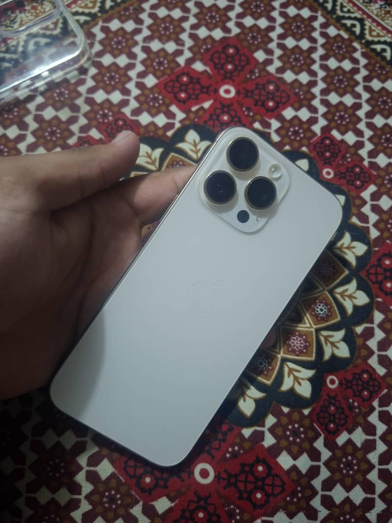 Apple iPhone 16 Pro Max 2
