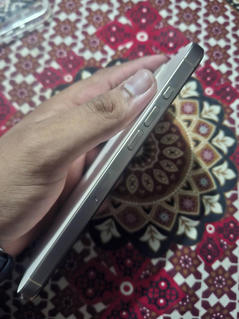 Apple iPhone 16 Pro Max 3