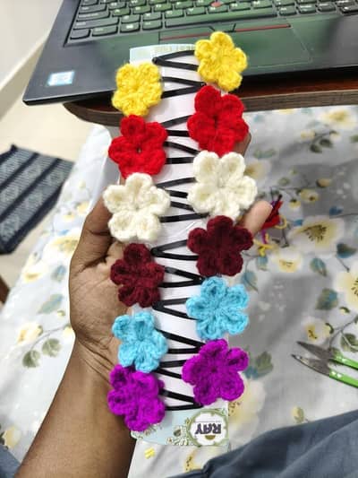 crochet hair clip pair