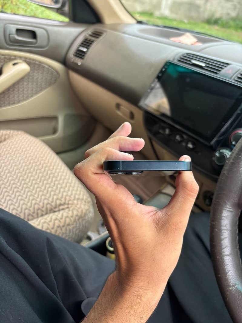 Apple iPhone 13 2